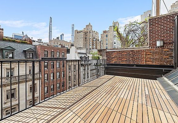 3rd image of 23 E 67th St