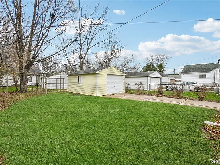 19717 Kenosha St — Photo 1