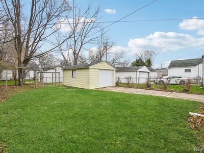 19717 Kenosha St, Harper Woods, MI, 48225