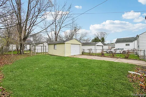 19717 Kenosha St Photo 1