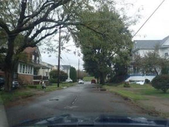 Exterior Neighborhood (street photo)