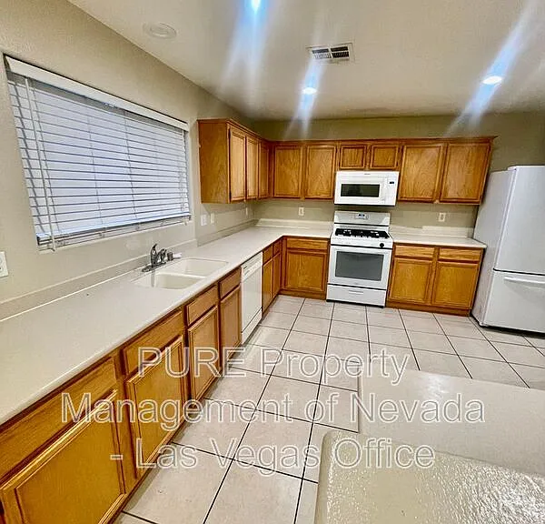 3528 Laguna Veneta Ave — Photo 10
