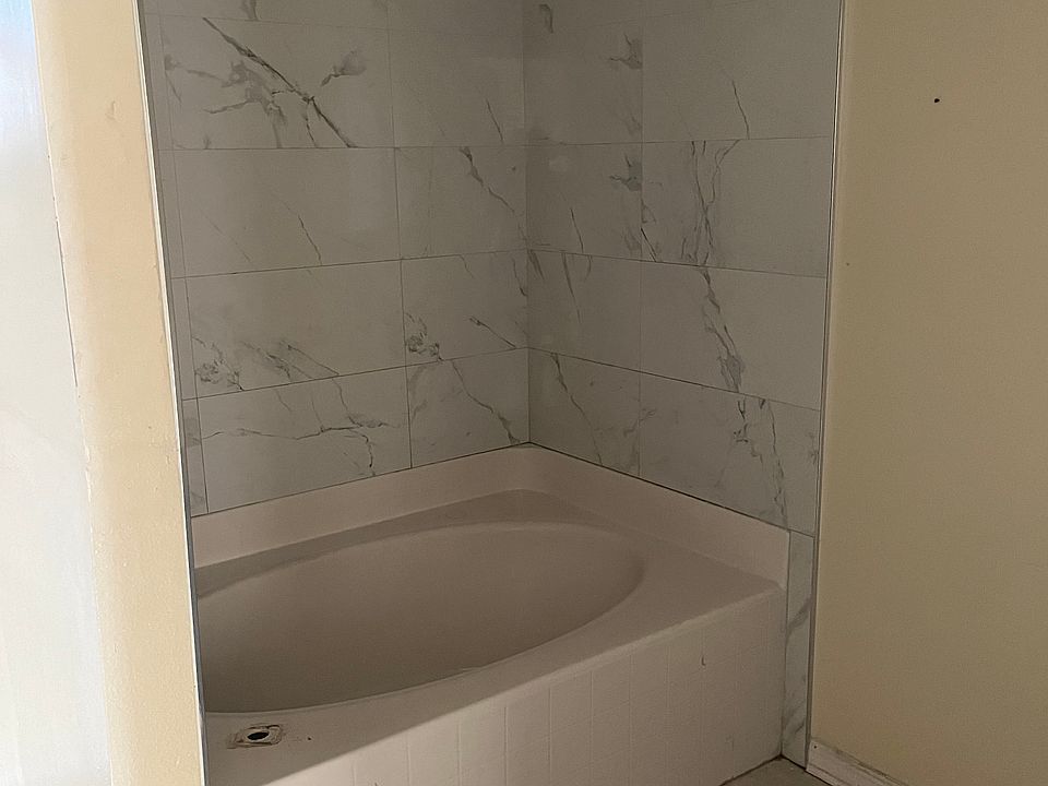 2nd image of 3248 Buckland St