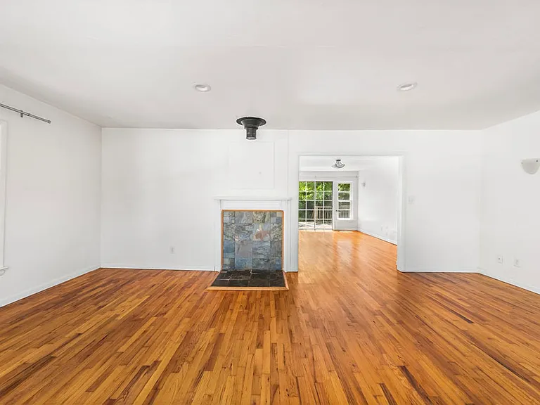 2445 W Mount Comfort Rd — Photo 10