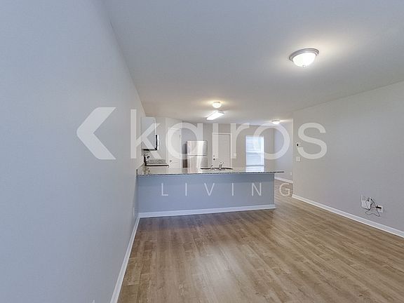 3rd image of 318 Sunrise Cir