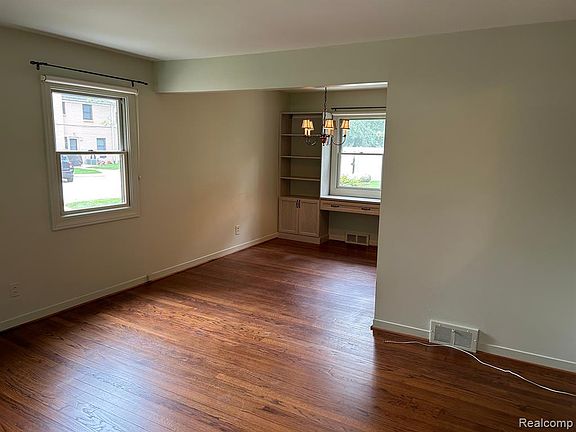 4th image of 719 N Eton St
