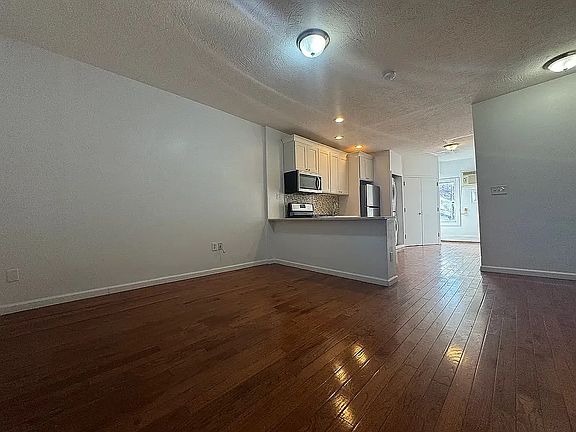 4th image of 1454 Myrtle Ave #1A