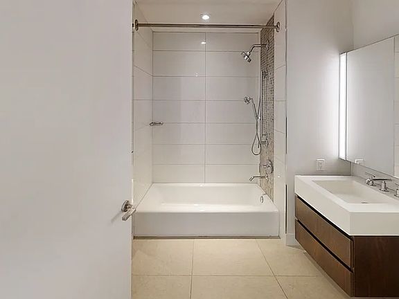 4th image of 525 W 52nd St APT 20EN