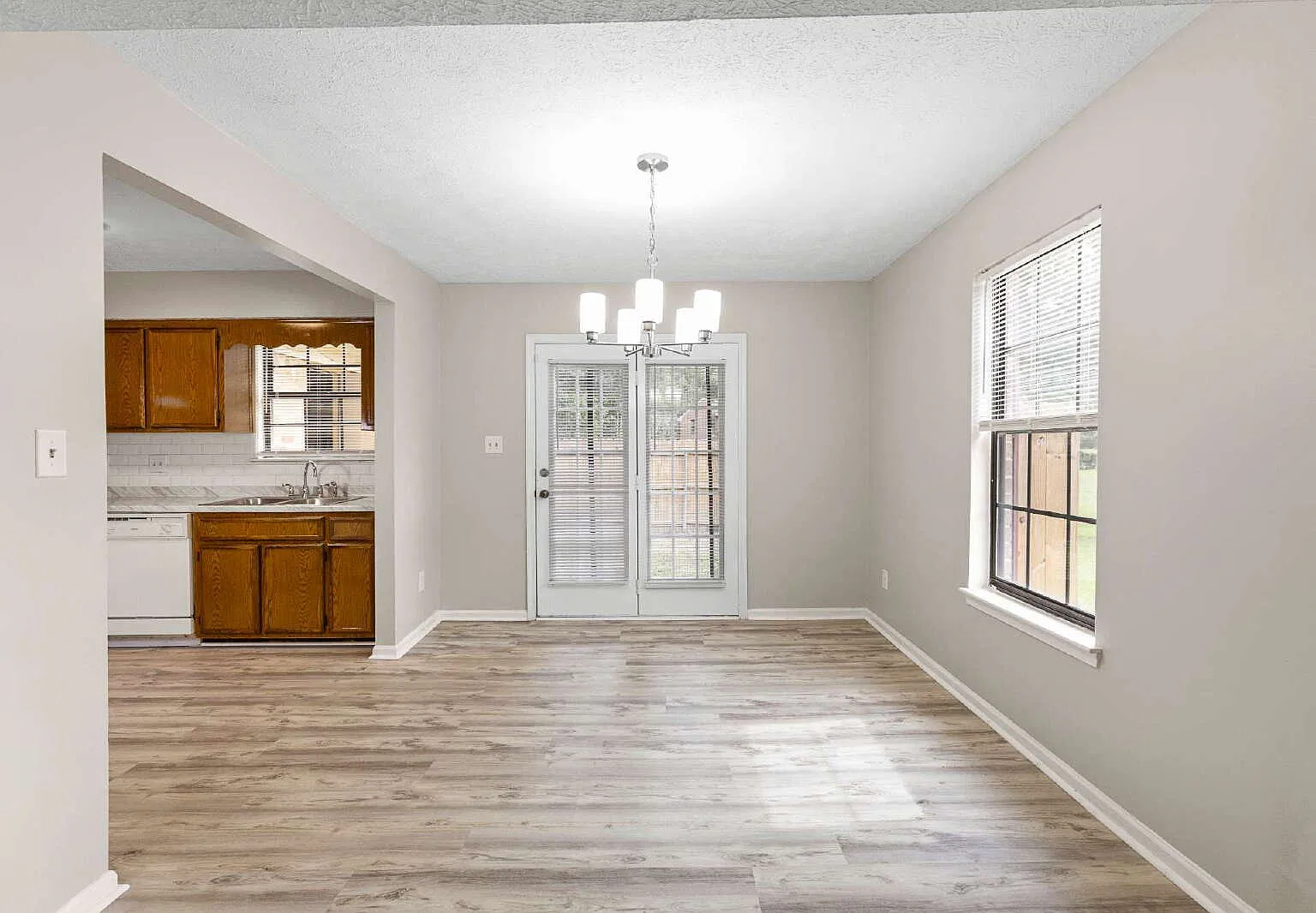 3 bed, 2.5 bath, 1500 sqft, $1,800 — Photo 4