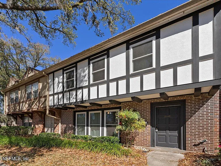 8140 Sutton Pl E — Photo 23