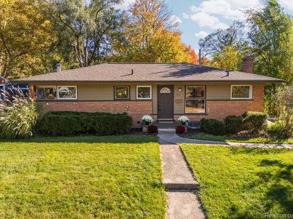 1517 Catalina Dr, Ann Arbor, MI 48103