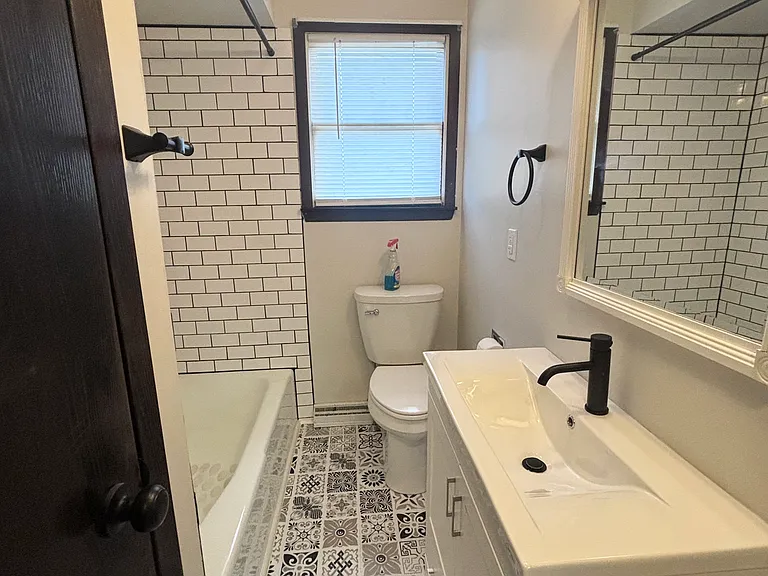 1033 Wilson Ave — Photo 3