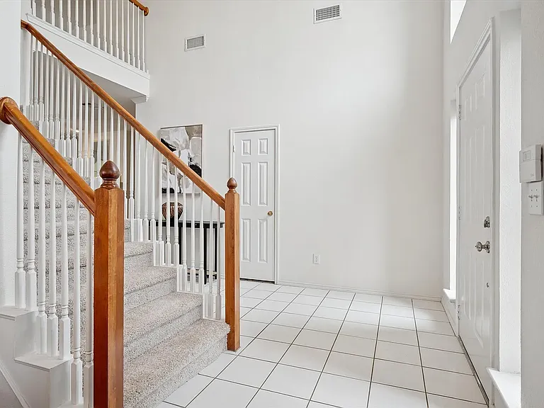 6629 Wickliff Trl — Photo 10
