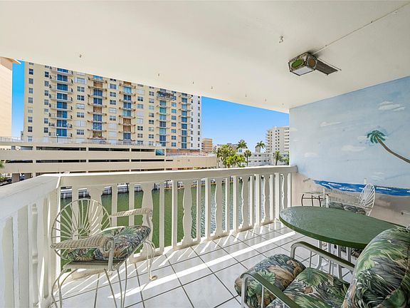 4th image of 450 Paradise Isle Boulevard #309