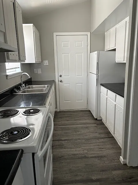 Bay Bluff Apartments - 508 — Photo 2