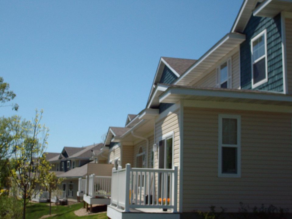 2nd image of 1246 4th St SE