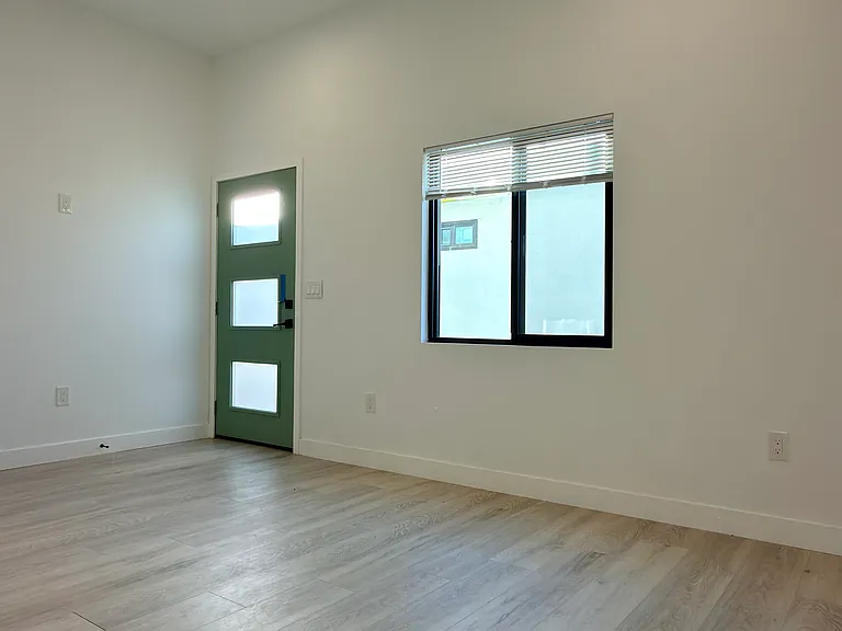 2029 E Washington Ave #B — Photo 4