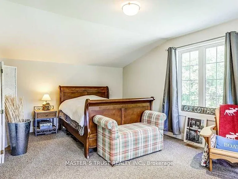 720B Wellington St W — Photo 8