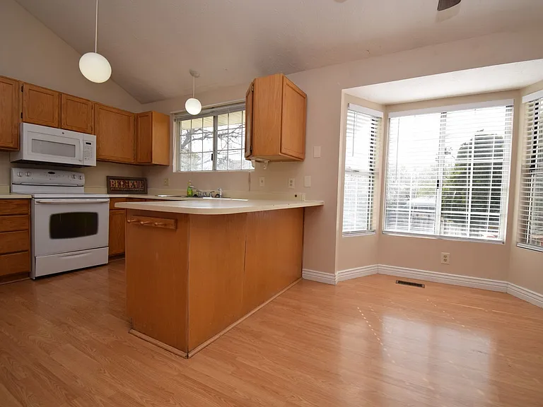 1623 W Crystal Ridge Dr — Photo 4