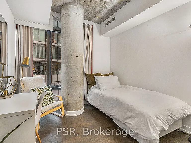 560 King St W #203 — Photo 25