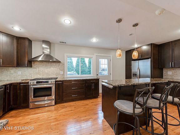 3rd image of 1107 Darby Ln