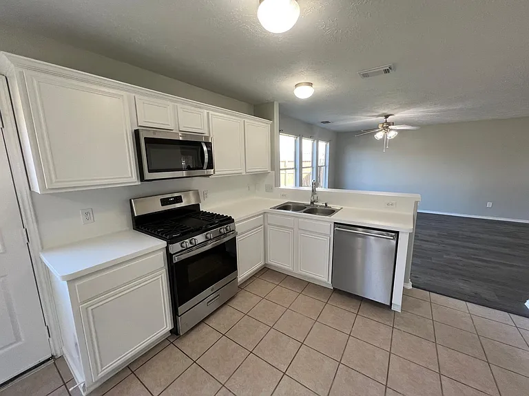 19451 Nasworthy Dr — Photo 15