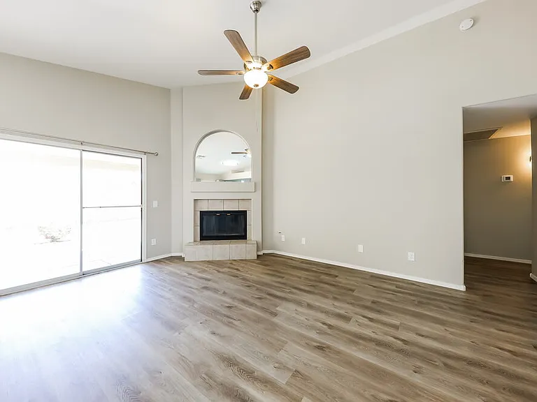 9847 W Irma Ln — Photo 8