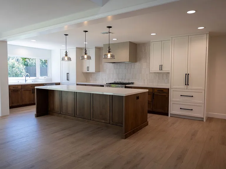 1552 Brentford Ave — Photo 3