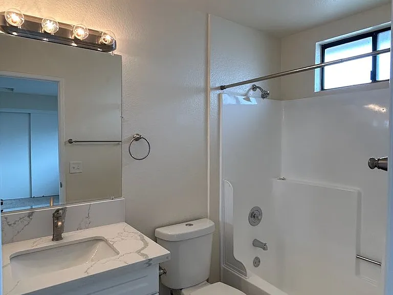 Georgia Manor — Photo 17