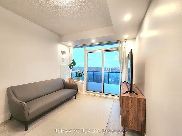 7165 Yonge St #1007 — Photo 3