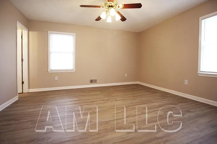 401 Oak Landing Cir — Photo 12