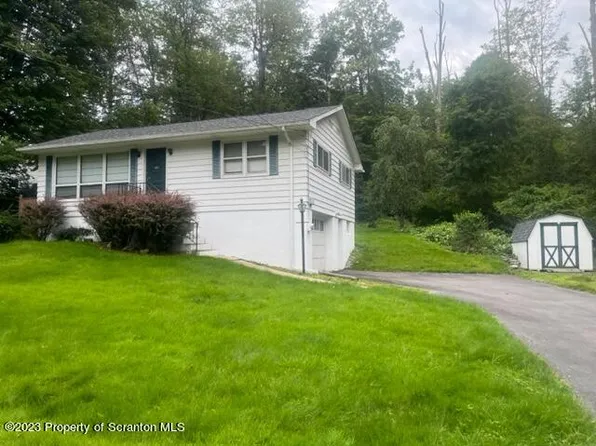 121 Meadow Brook Dr, Clarks Summit, PA 18411