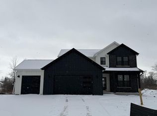 N75W17841 Woody Ln, Menomonee Falls, WI 53051