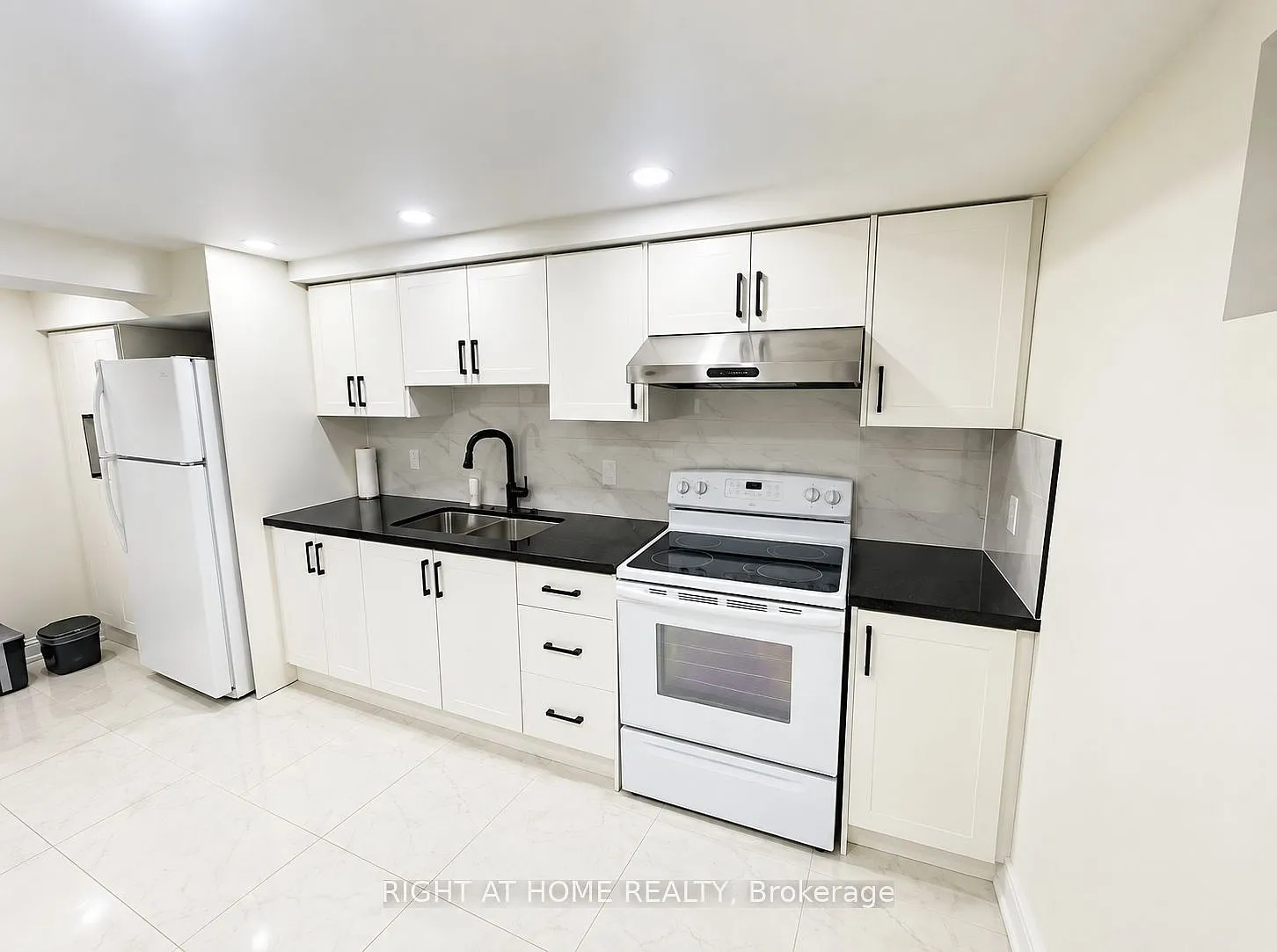 4 bed, $2,950 — Photo 2
