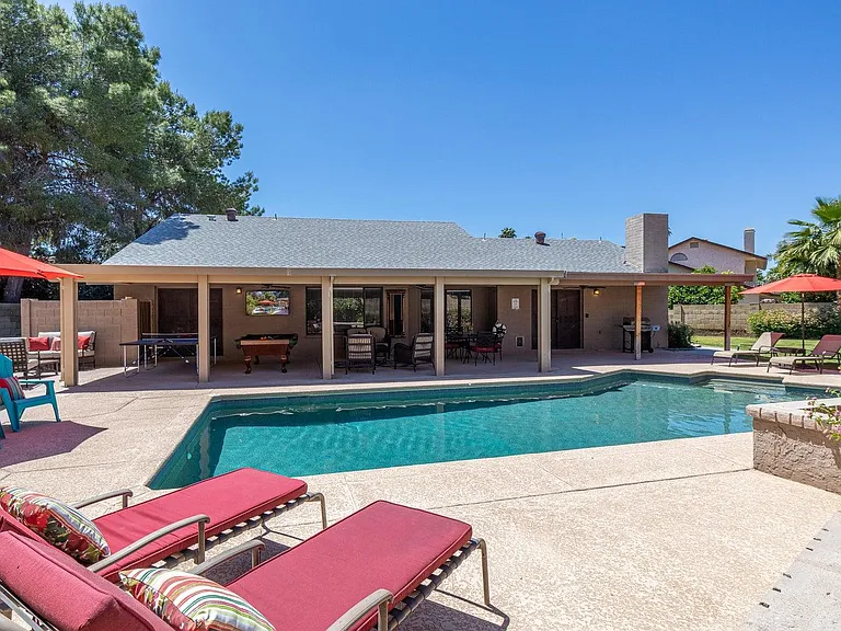 Pool can be heated!
