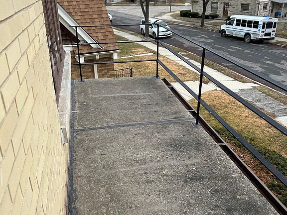 5th image of 5632 Auer Ave