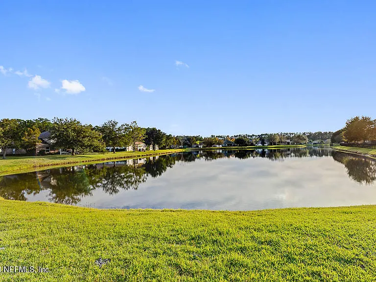 813 W American Eagle Dr — Photo 35