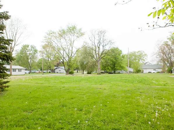 100 E Madison St, Pesotum, IL 61863