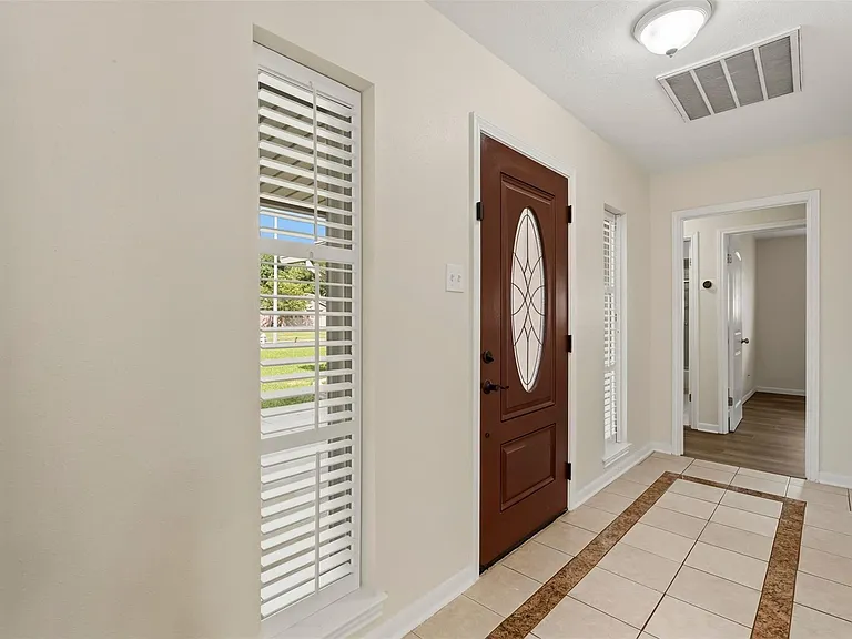 1911 Michele Dr — Photo 4
