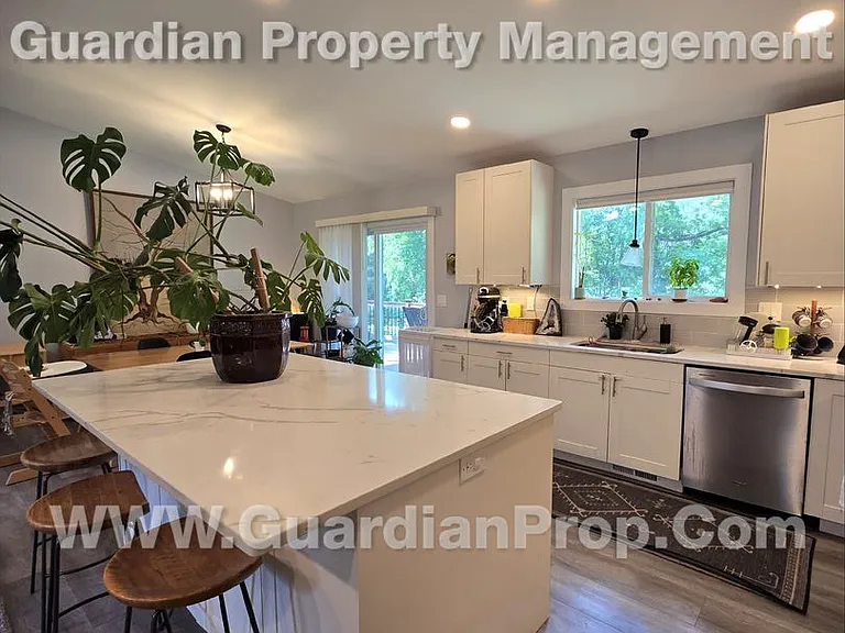 1445 Cherry Pl — Photo 6