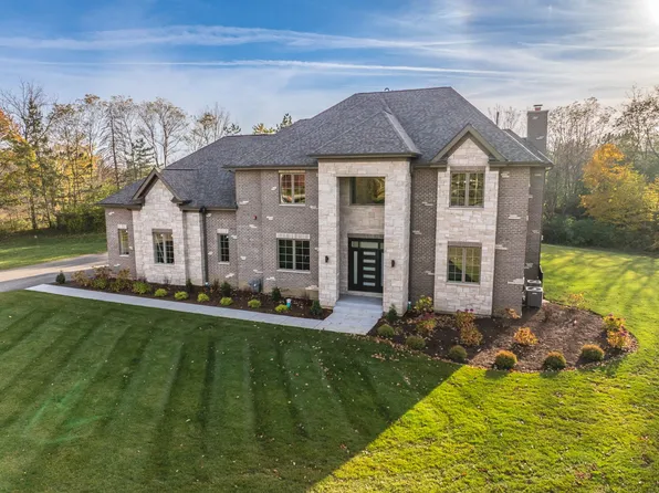 31 Abbey Woods Dr, Barrington Hills, IL 60010