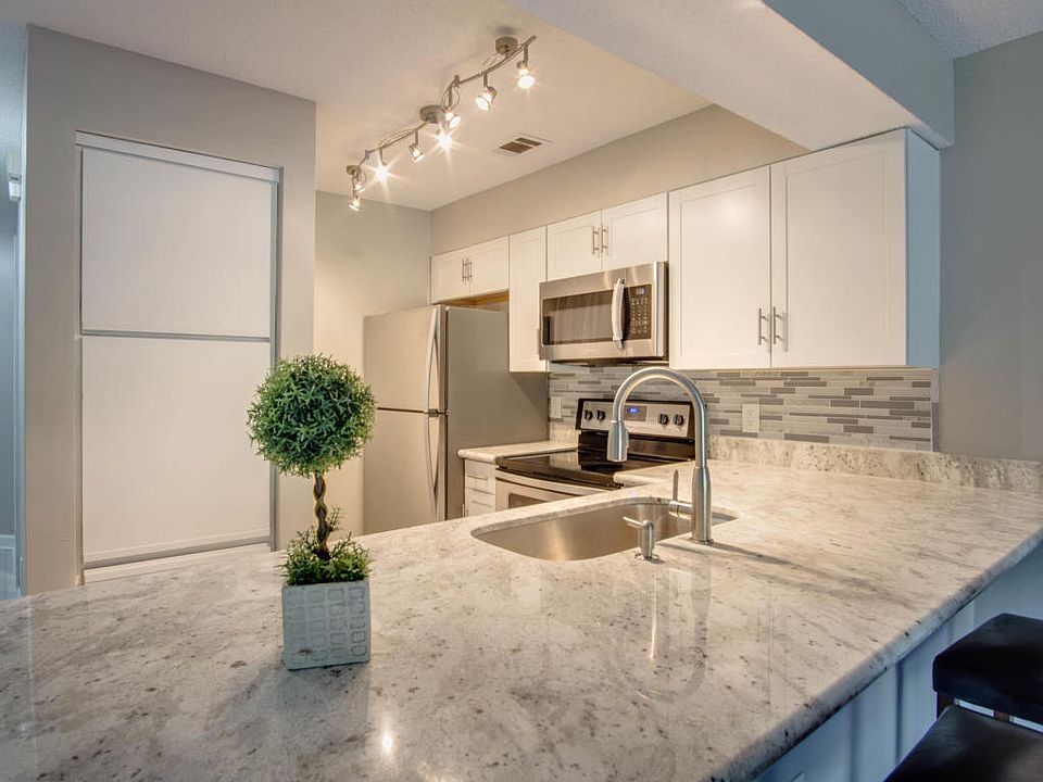 2nd image of 202 Westlake Ct #202