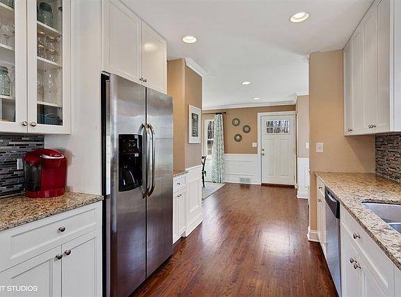 2nd image of 226 Lagoon Dr