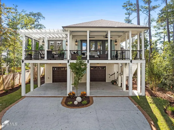 2805 W Yacht Drive, Oak Island, NC 28465