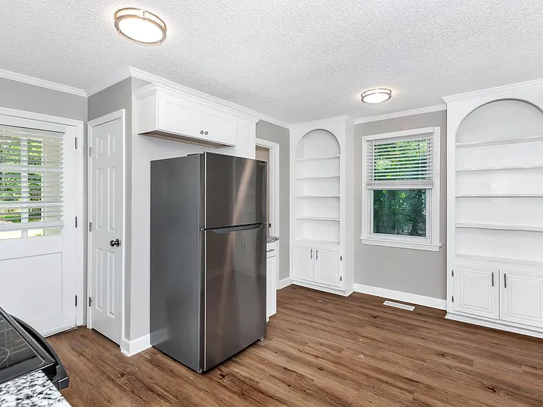 914 Linwood Dr NW — Photo 12