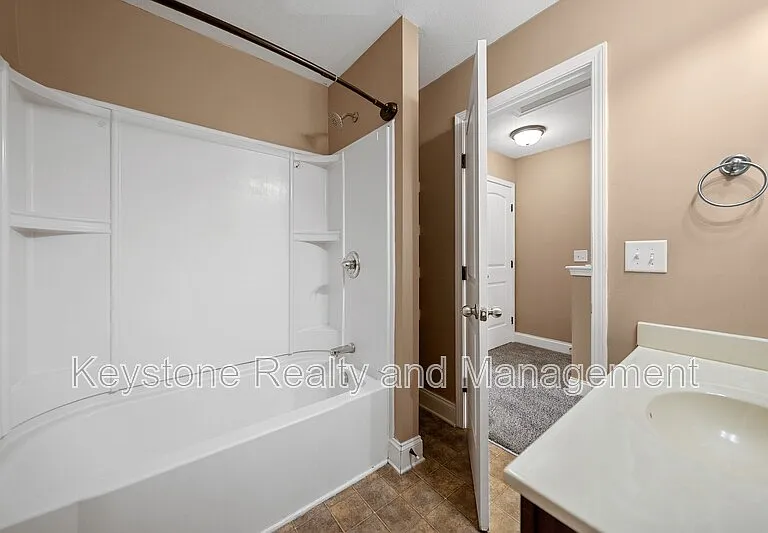 2296 McCormick Ln #J — Photo 13