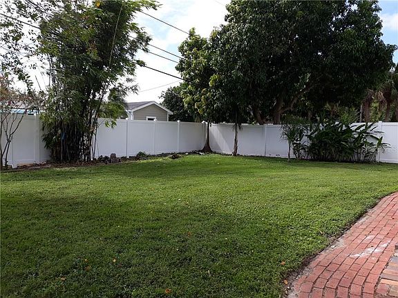 3rd image of 2100 Bayou Grande Blvd NE