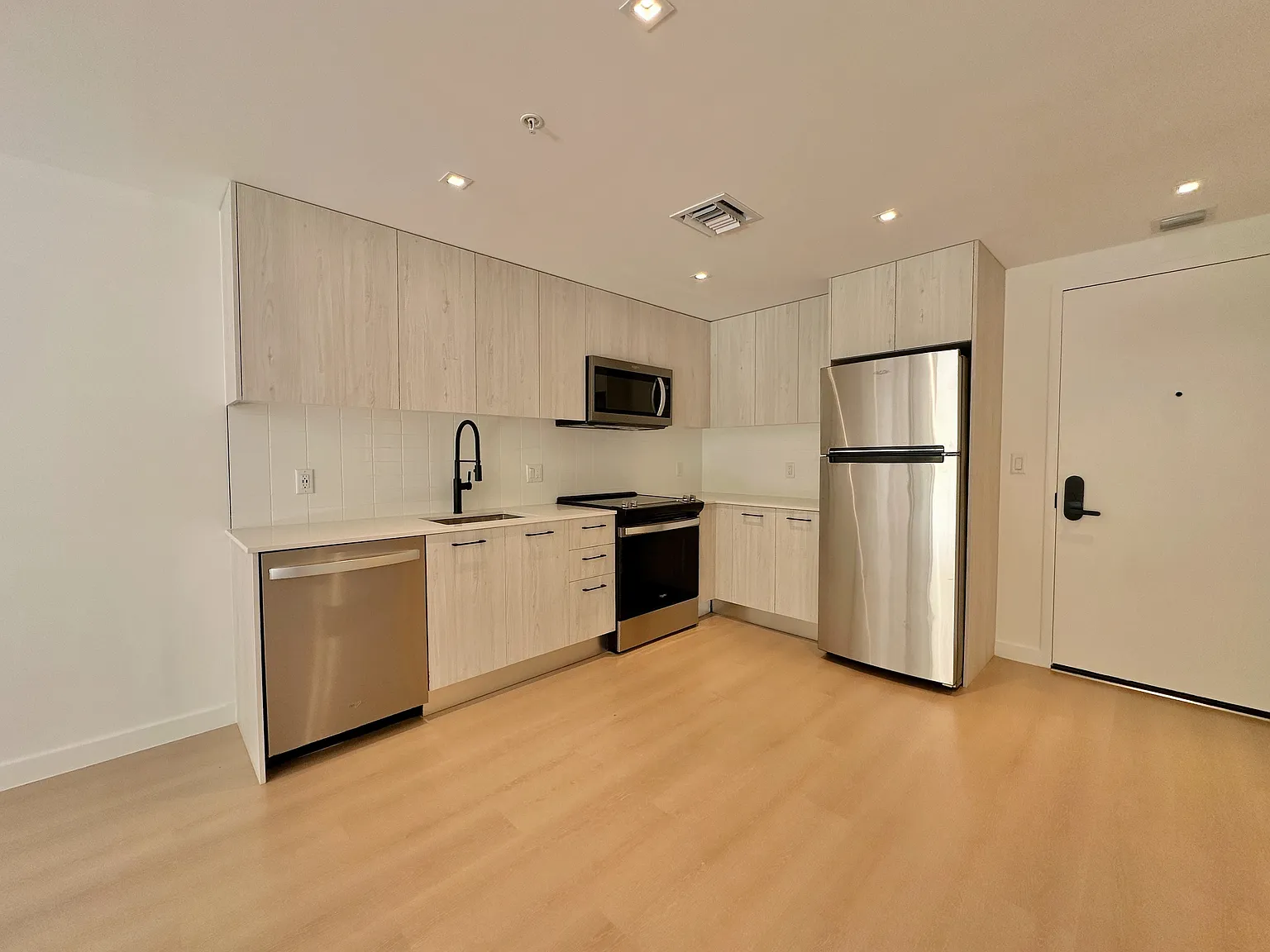 1 bed, 710 sqft, $2,499 — Photo 2