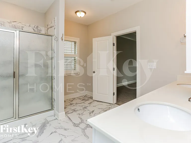 4541 Banshire Cir — Photo 10