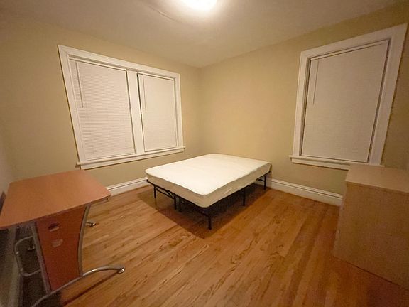 4th image of 914 Eastgate Ave APT 2S